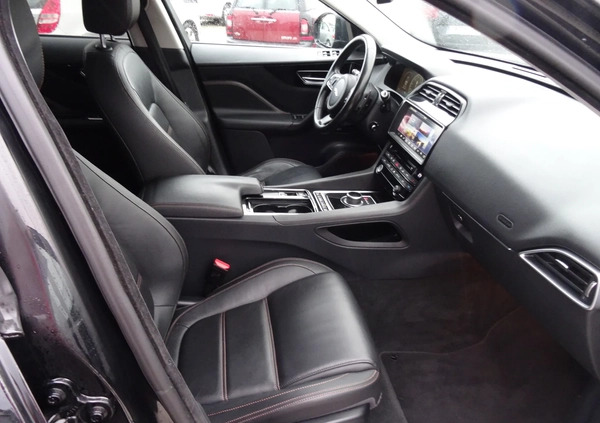 Jaguar F-Pace cena 89999 przebieg: 216000, rok produkcji 2016 z Stęszew małe 191